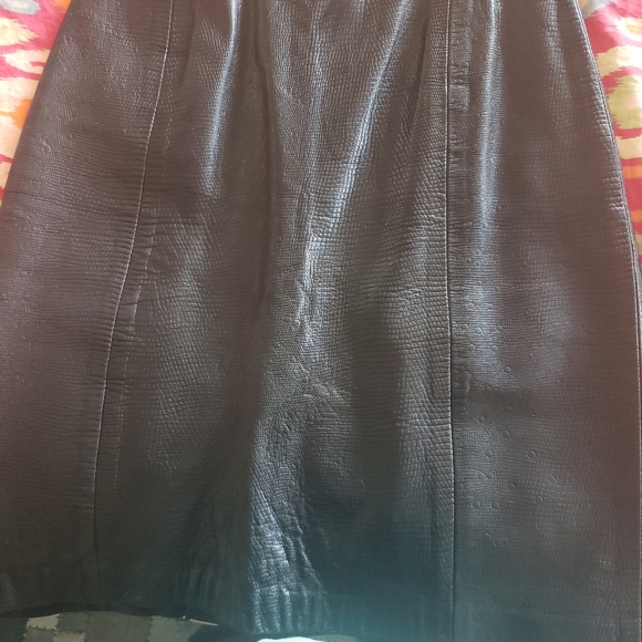 Black leather POWER SKIRT - Picture 7 of 8